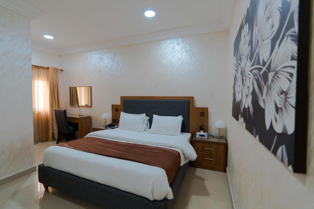 Phoenicia Suites Wupa Exteriér fotografie