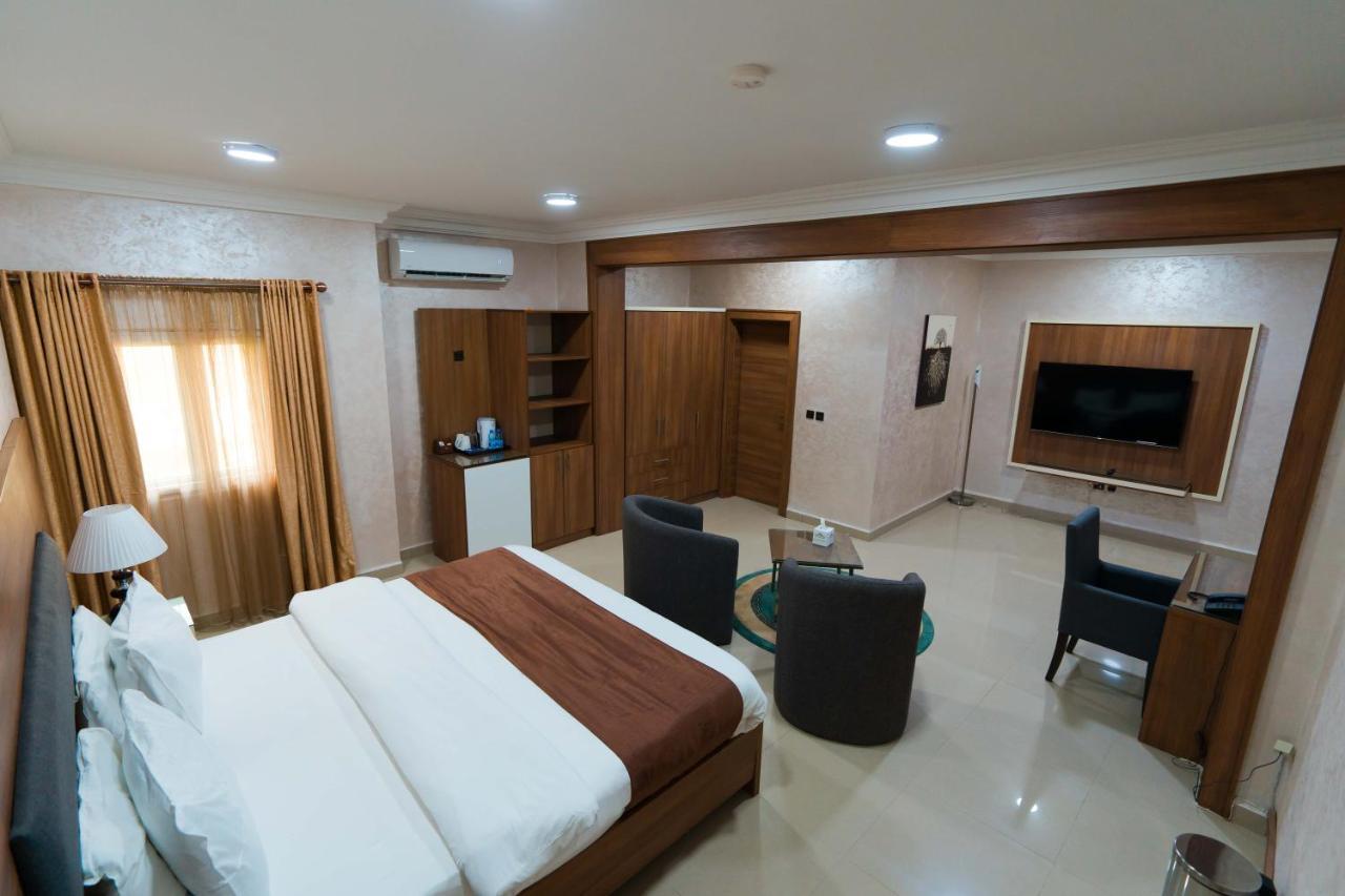 Phoenicia Suites Wupa Exteriér fotografie